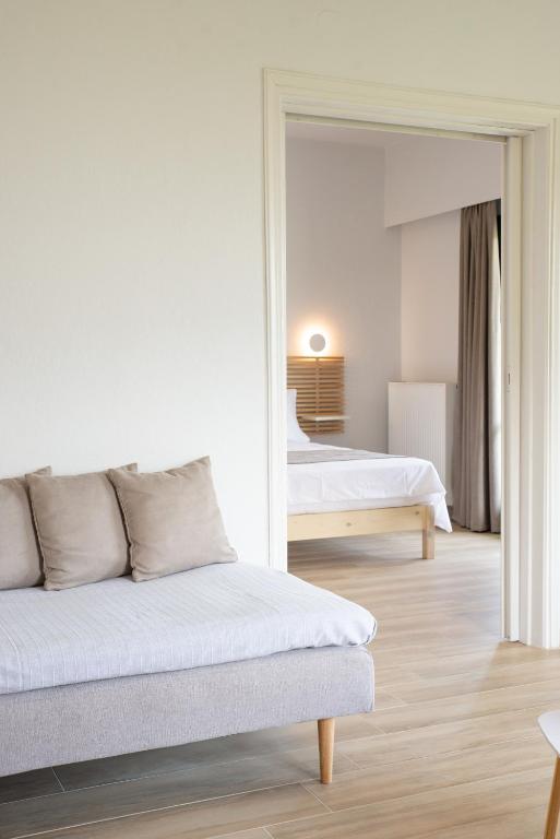 a bedroom with two beds and a mirror at Marabou Hotel Chorefto in Chorefto