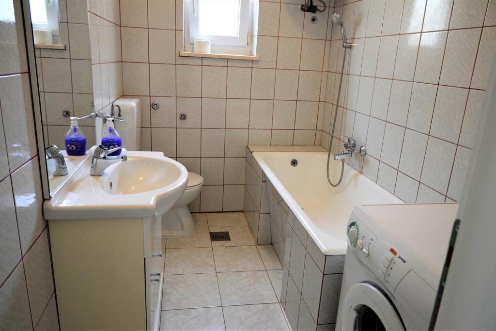 Fotografie z fotogalerie ubytování Stunning 2-Bed Apartment in Okrug Gornji v Trogiru