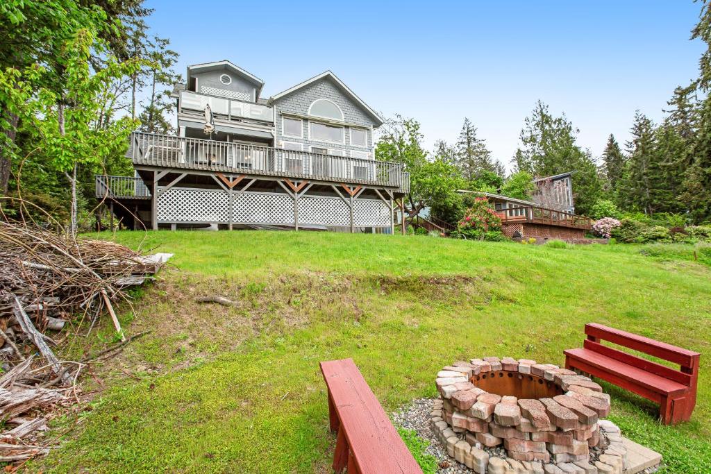 Hammersley Inlet Home, Shelton (updated prices 2024)