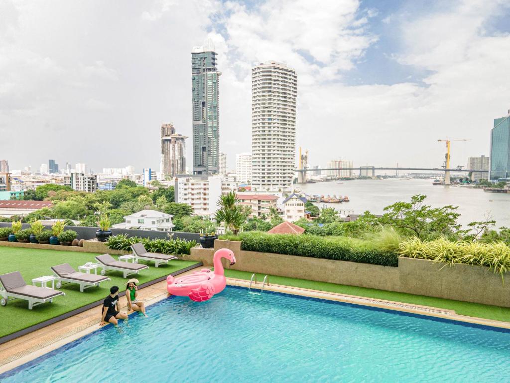 Bazén v ubytování Montien Riverside Hotel Bangkok nebo v jeho okolí
