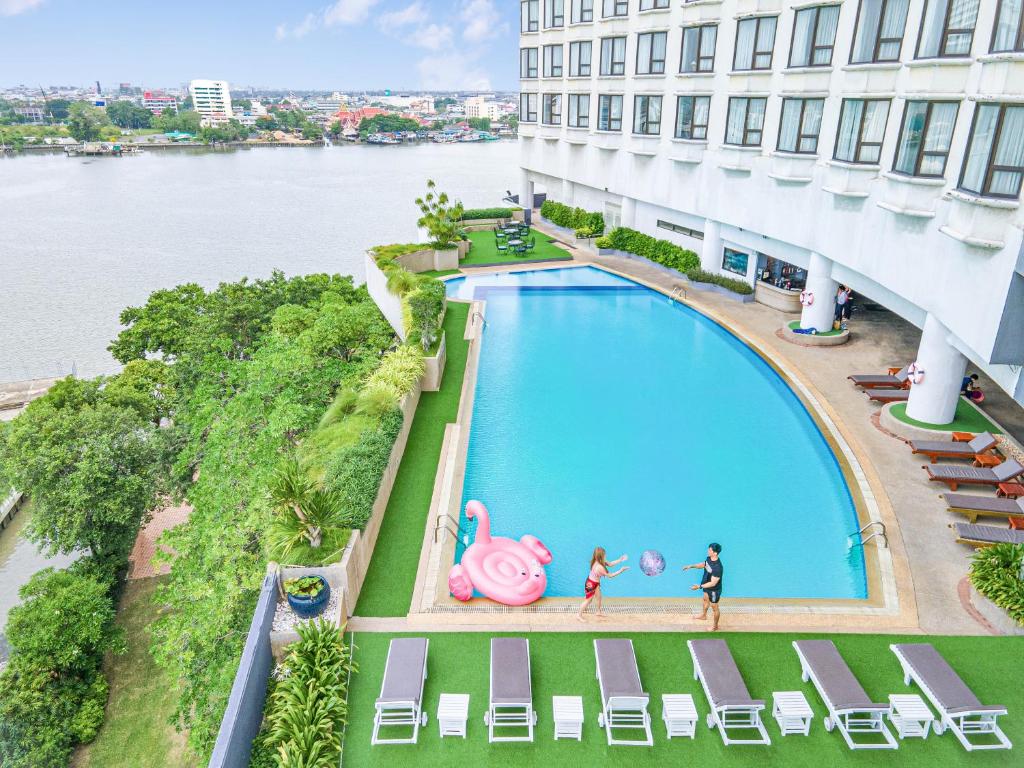 Bazén v ubytování Montien Riverside Hotel Bangkok nebo v jeho okolí