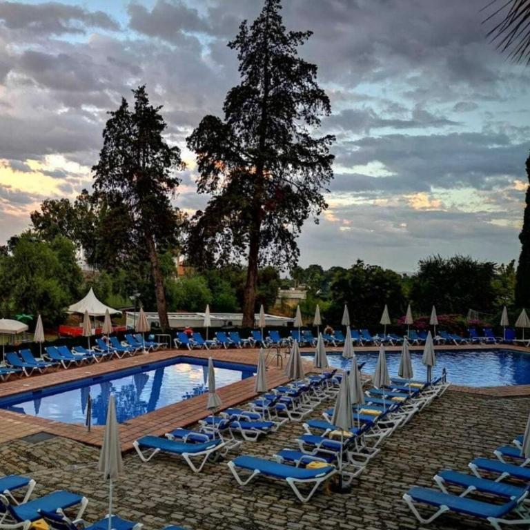 The swimming pool at or close to Hotel Finca Los Abetos