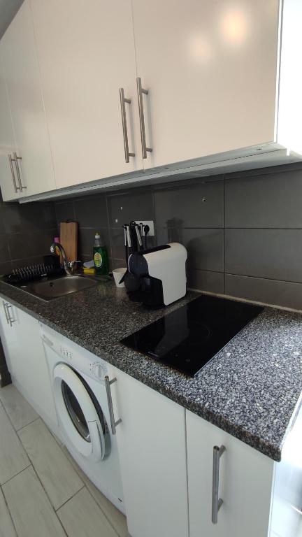 Lemon Tree House Coimbra - Courtyard garden with city views - 11