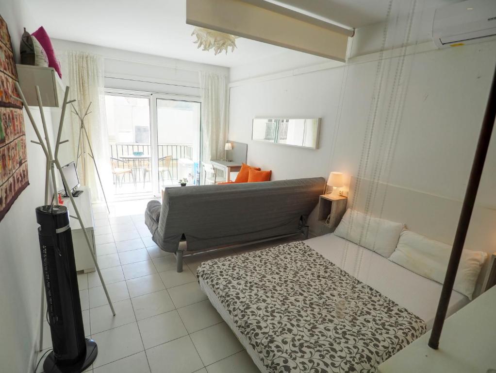 Posteľ alebo postele v izbe v ubytovaní Ferdinand Apartment by Hello Homes Sitges