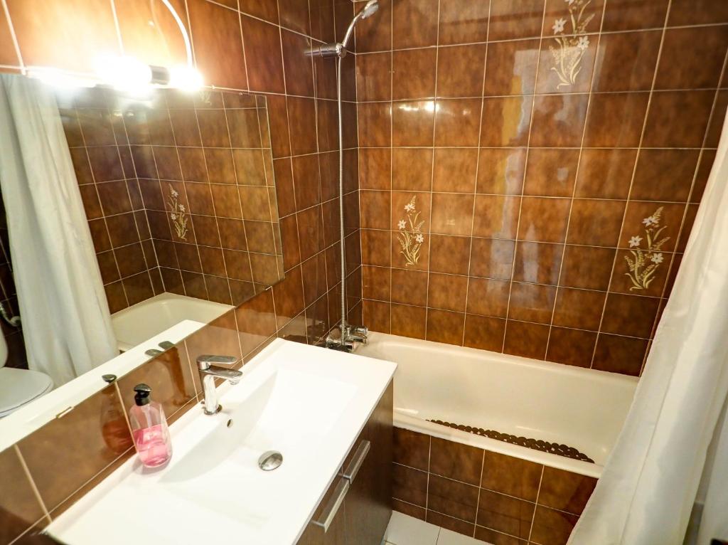 Kúpeľňa v ubytovaní Ferdinand Apartment by Hello Homes Sitges