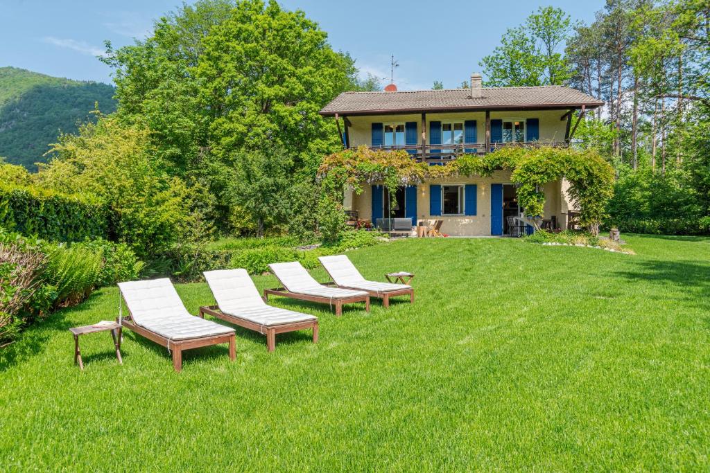 A garden outside Lovely Villa with huge Garden surrounded by Nature