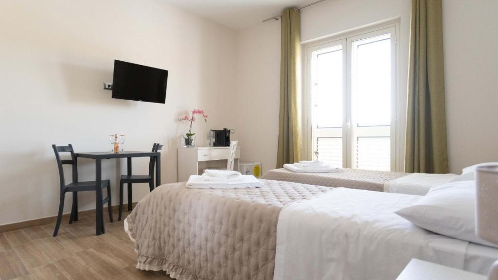 Łóżko lub łóżka w pokoju w obiekcie B&B Ercole Agrigento