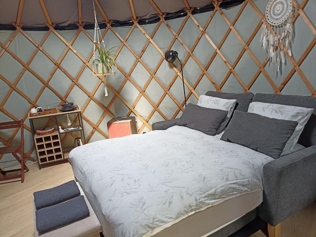 a bedroom with a bed in a yurt at L'échappée au jardin, yourte bucolique in Godinne