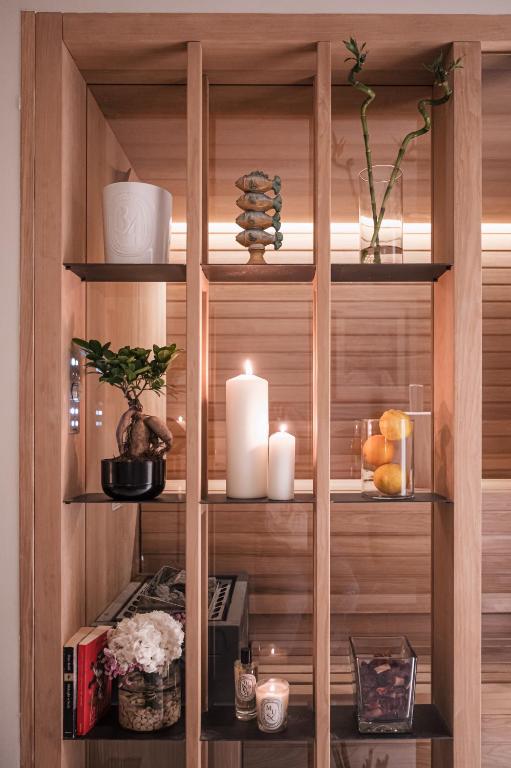 Příslušenství pro přípravu čaje a kávy v ubytování Naxi Suites