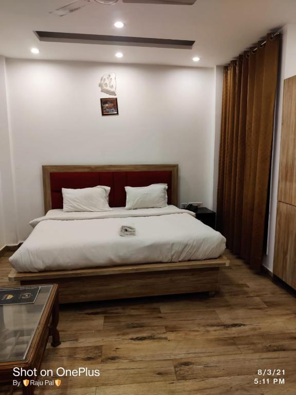 Postel nebo postele na pokoji v ubytování Hotel Rivasa Regency
