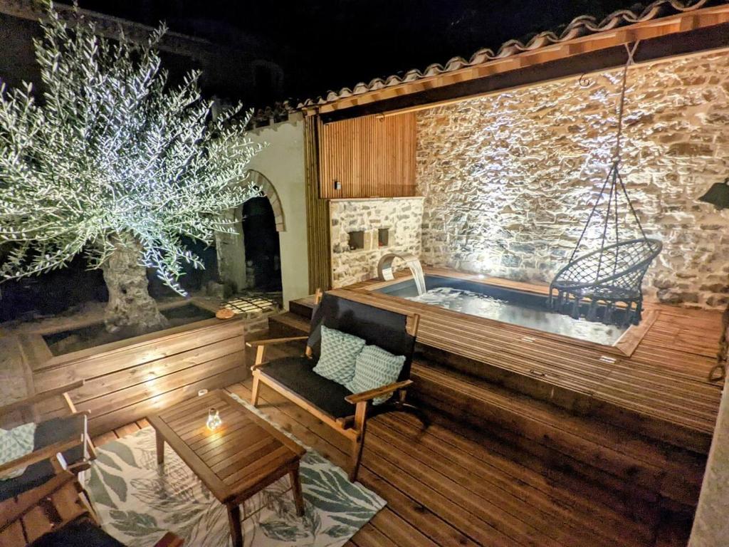 Posezení v ubytování Charming 2Bed House near Sommiere south of France