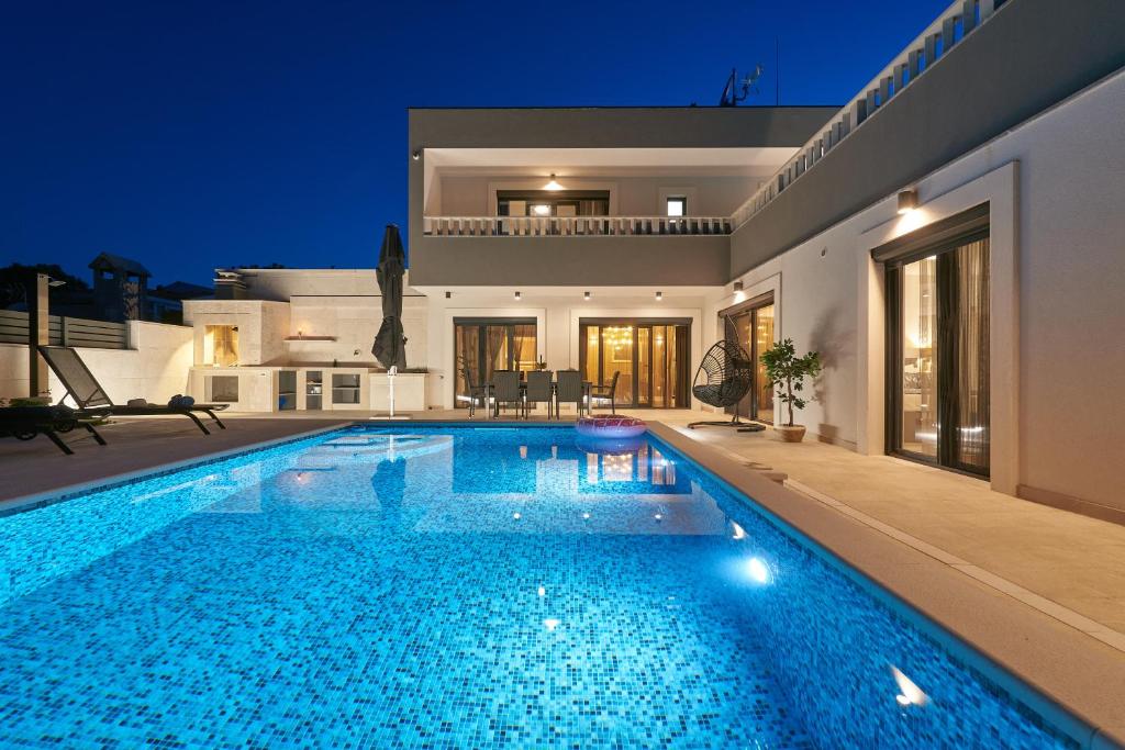 Galería fotográfica de Luxury Villa Mia - Sevid en Sevid