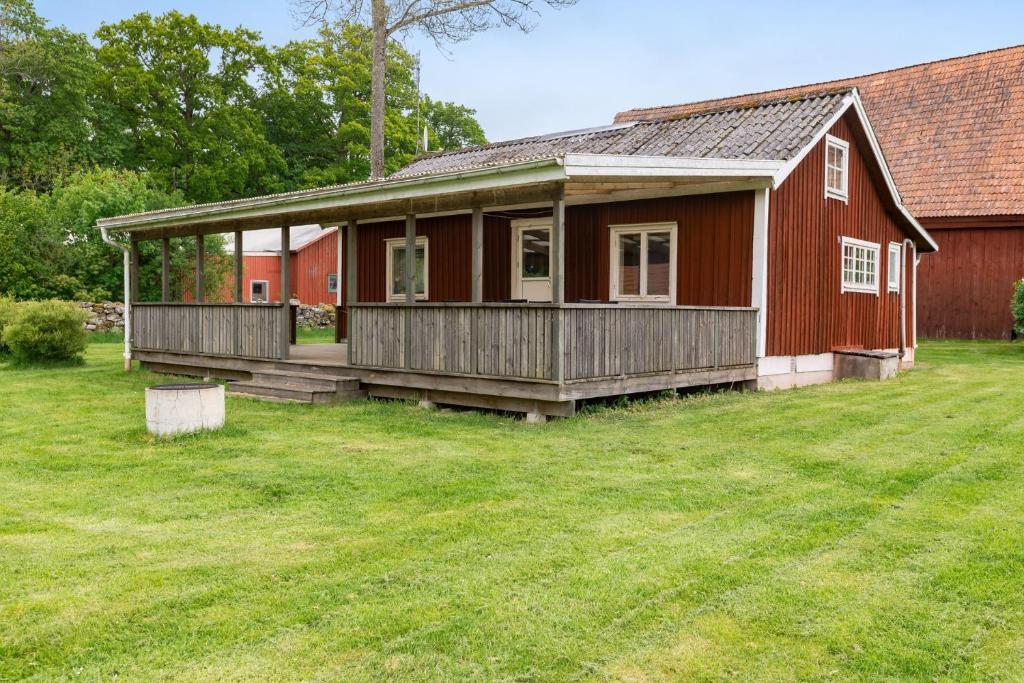 صورة لـ Nice cottage at Bolmstad Sateri by Lake Bolmen في Bolmsö