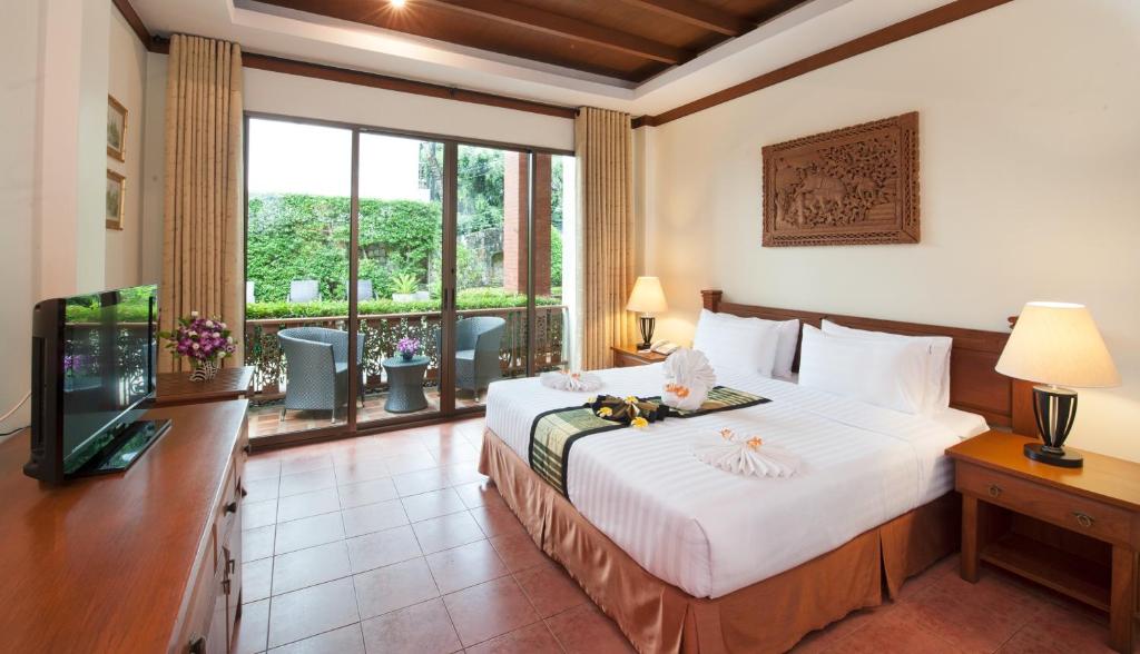 Postel nebo postele na pokoji v ubytování Sun Hill Hotel Patong