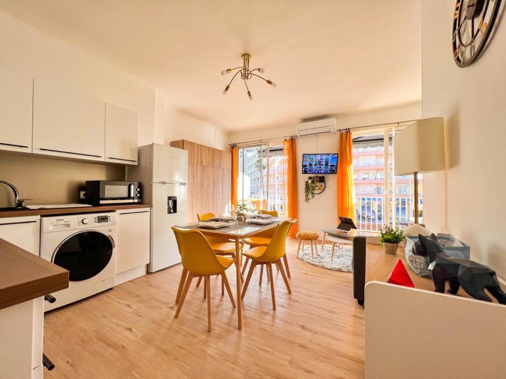 Kuchyňa alebo kuchynka v ubytovaní Appartement vue mer Parking privé Place Med