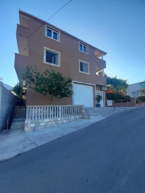 Ivan Apartments - отзывы и видео