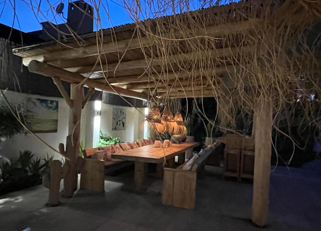Patio alebo iná vonkajšia časť ubytovania Casa Holandaluzas Marbella near Beach, with salt water Pool and private parking