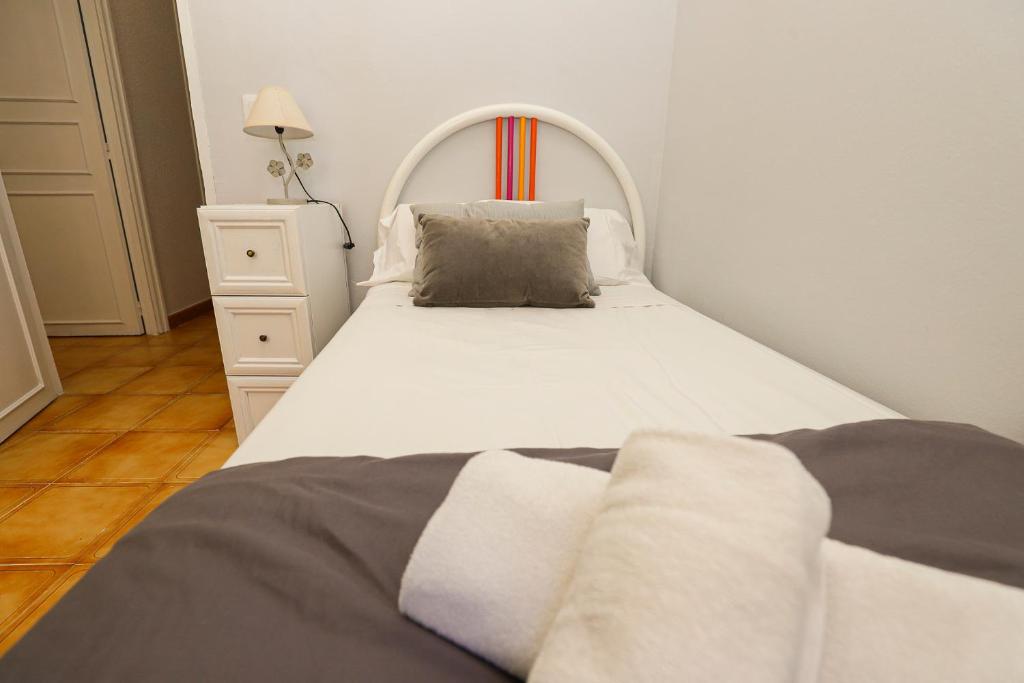 A bed or beds in a room at DIFFERENTFLATS Florida