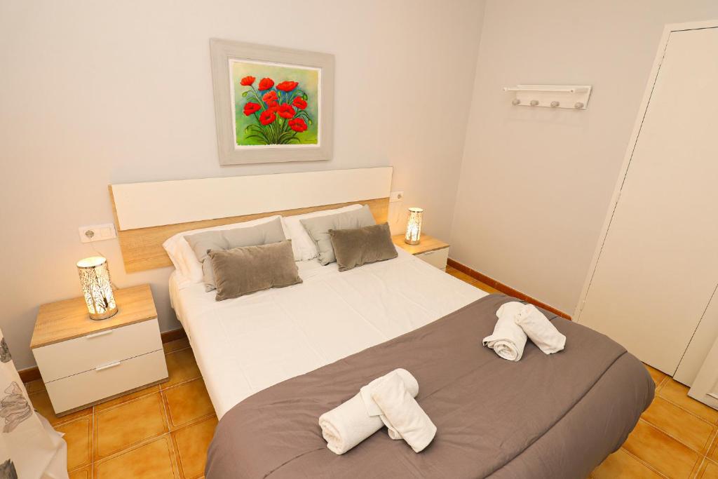A bed or beds in a room at DIFFERENTFLATS Florida