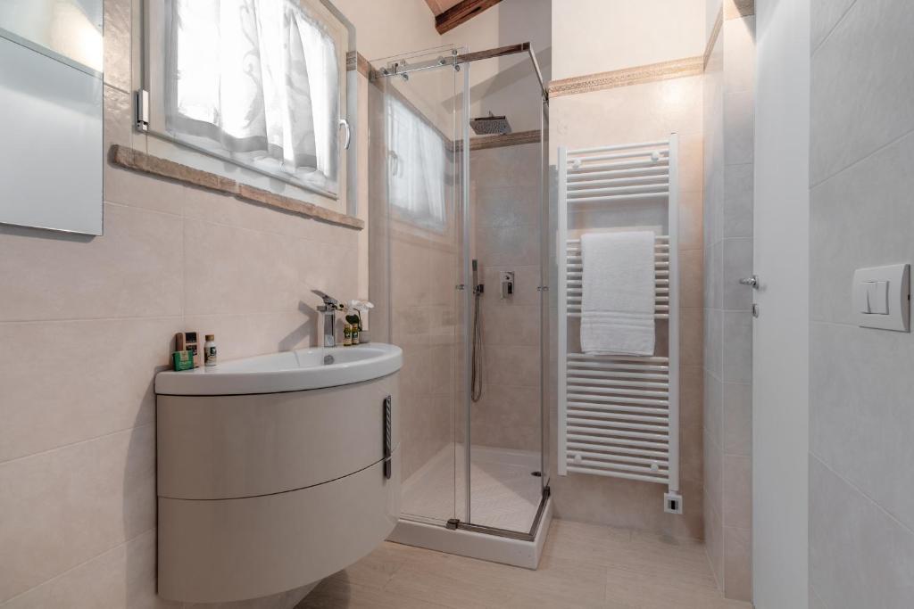 A bathroom at Casale Mignola