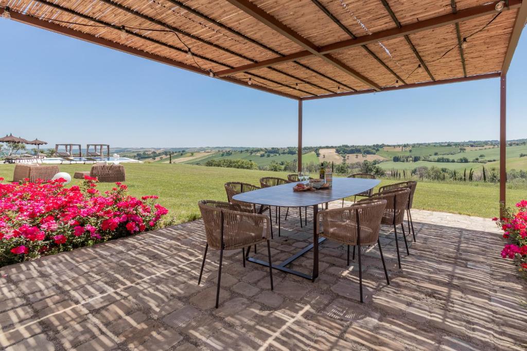 A balcony or terrace at Casale Mignola