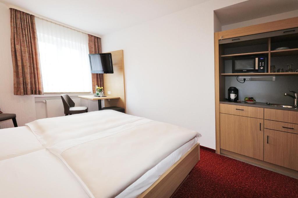 Postel nebo postele na pokoji v ubytování Hotel Gasthof Jägerstüble
