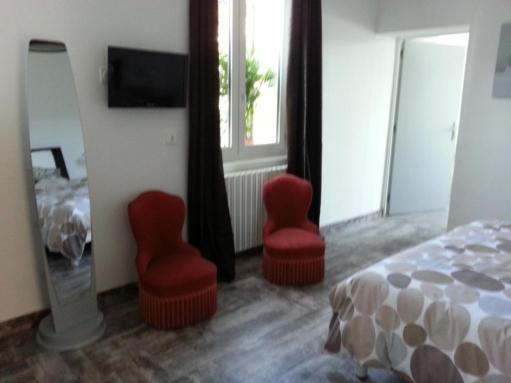 Postel nebo postele na pokoji v ubytování HÔTEL Le 6 3 Home PORT EN BESSIN
