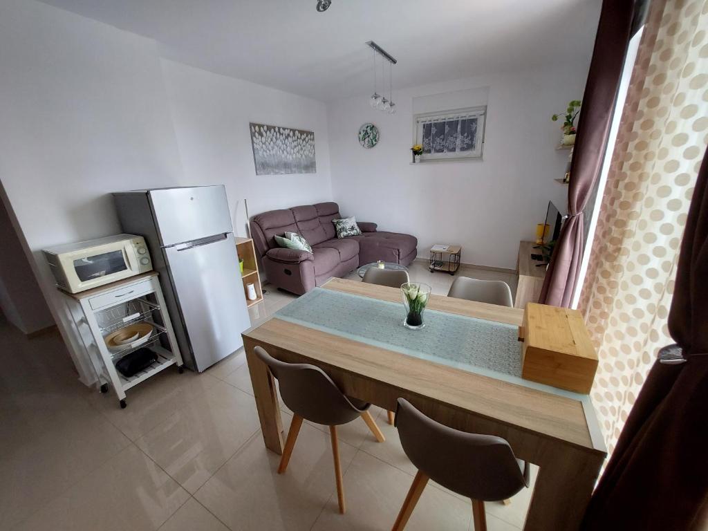 Kuchnia lub aneks kuchenny w obiekcie Villa Madlen