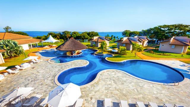 En udsigt til poolen hos Resort da Ilha eller i nærheden
