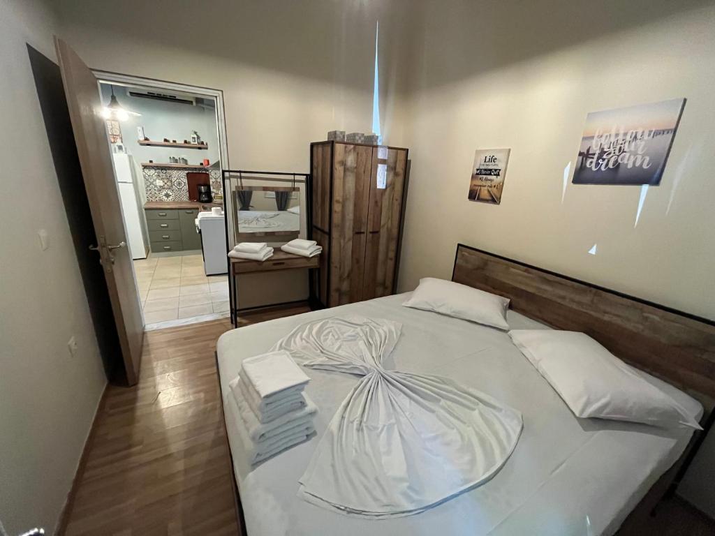 A bed or beds in a room at Thessaloniki Loxandra's House