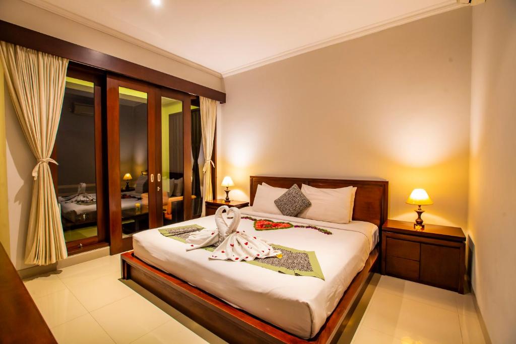 Postel nebo postele na pokoji v ubytování Lili Cottage Ubud