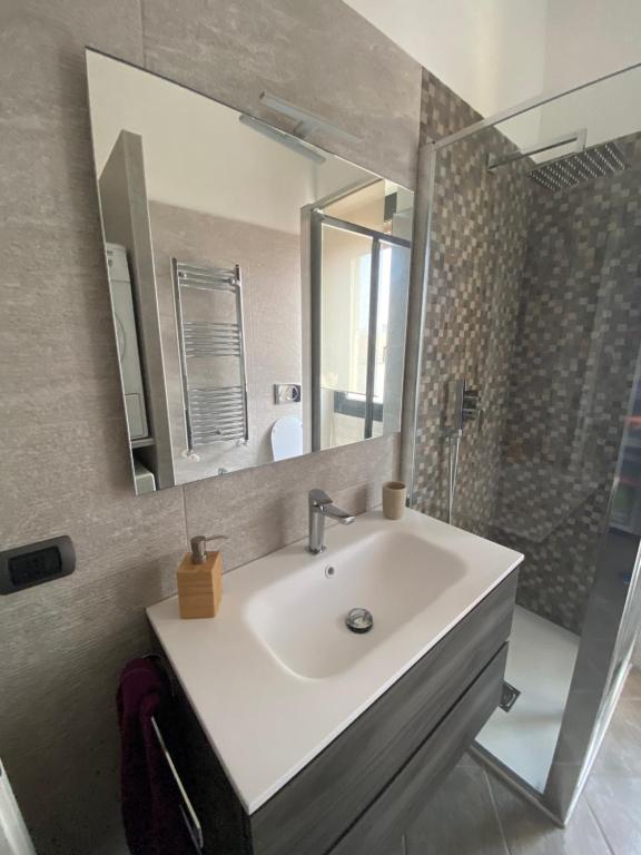 A bathroom at Le stanze di Mina