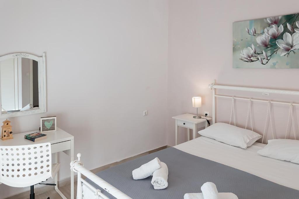 Postel nebo postele na pokoji v ubytování Penelope Corfu Suite