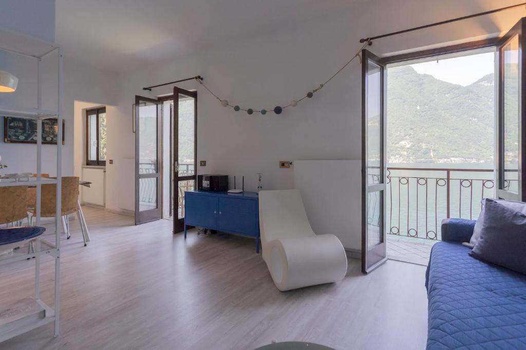 Posezení v ubytování Lavarell House - Best Lake View by Rent All Como