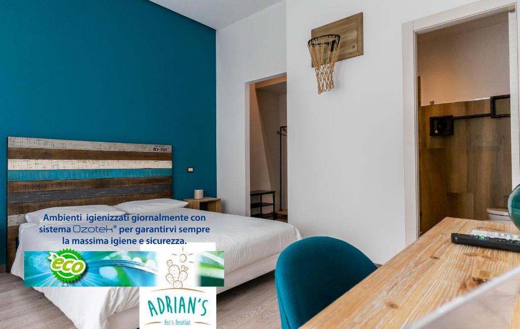 Habitación de hotel con cama, mesa y sidra de mesa en Adrian's B&B en Turi