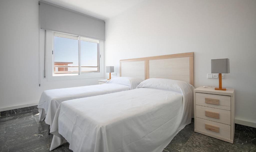 Posteľ alebo postele v izbe v ubytovaní R130 Beachfront Apartment with air conditionner