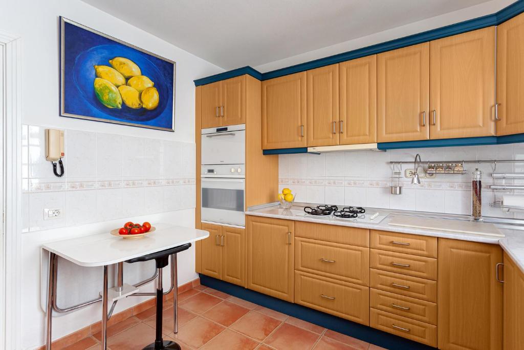 A kitchen or kitchenette at Stunning Villa with Breathtaking Ocean View