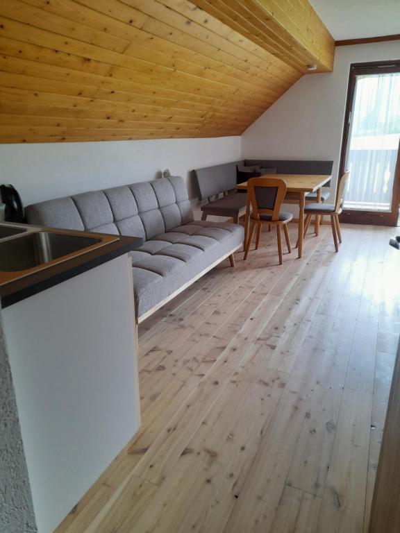 A seating area at Ferienwohnung Johanna