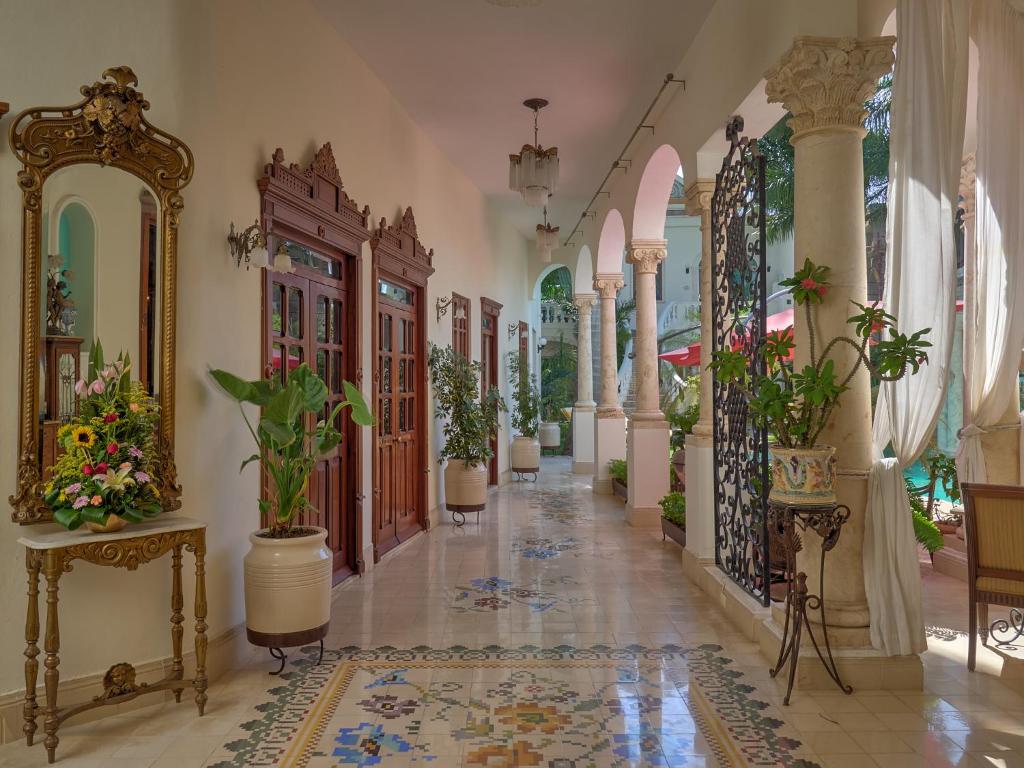 Bar and lounge at El Palacito Secreto