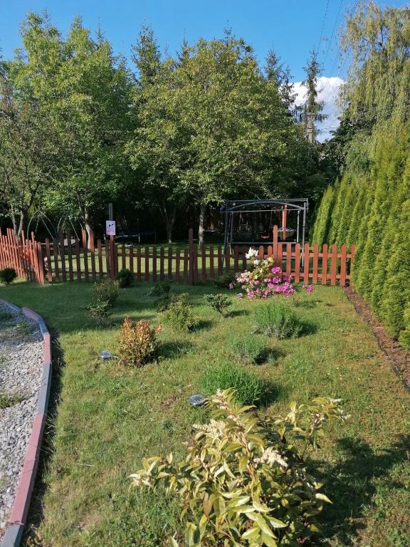 Zahrada ubytování Pokoje Gościnne Sandomingo