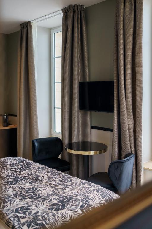 Televízia a/alebo spoločenská miestnosť v ubytovaní Hotel de la Plage