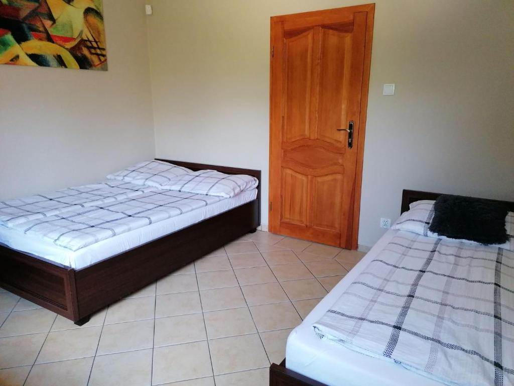 Postel nebo postele na pokoji v ubytování Pokoje Gościnne Sandomingo