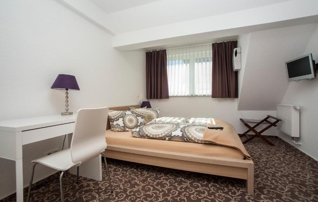 Postel nebo postele na pokoji v ubytování Pension Lok-Inn