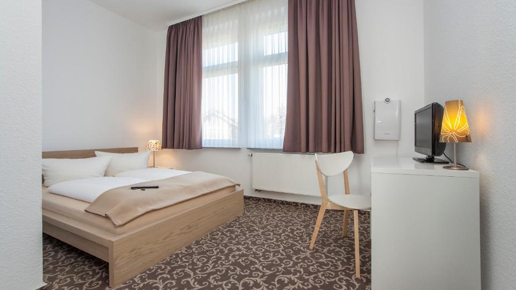 Postel nebo postele na pokoji v ubytování Pension Lok-Inn