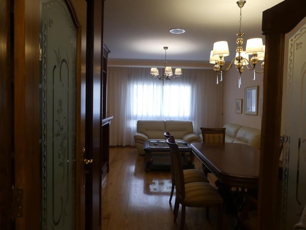 A seating area at Apartamentos Villa Nustre