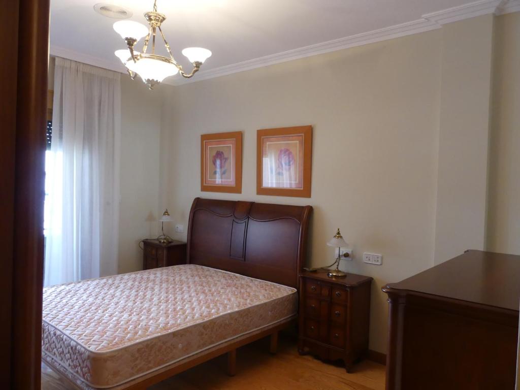 A bed or beds in a room at Apartamentos Villa Nustre