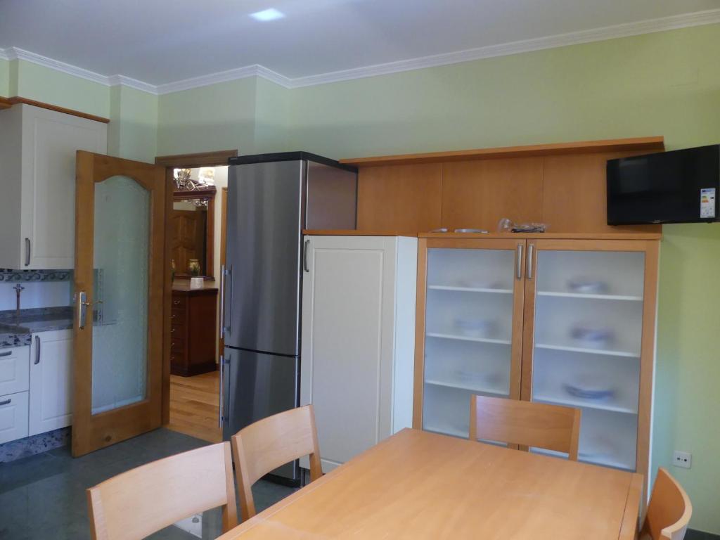 A kitchen or kitchenette at Apartamentos Villa Nustre