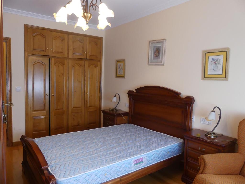 A bed or beds in a room at Apartamentos Villa Nustre