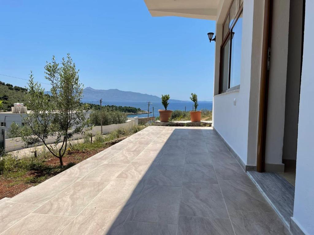 Lovely apartment with sea view in Saranda - Image 6
