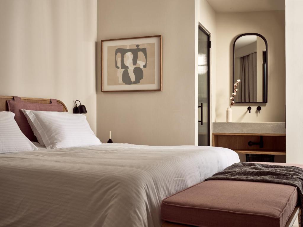 Postel nebo postele na pokoji v ubytování Yoma Cove Suites